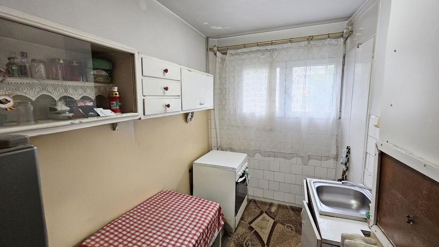 Garsonieră decomandată, etaj 2, balcon, bloc izolat – Astra, Str. Uranus - 2
