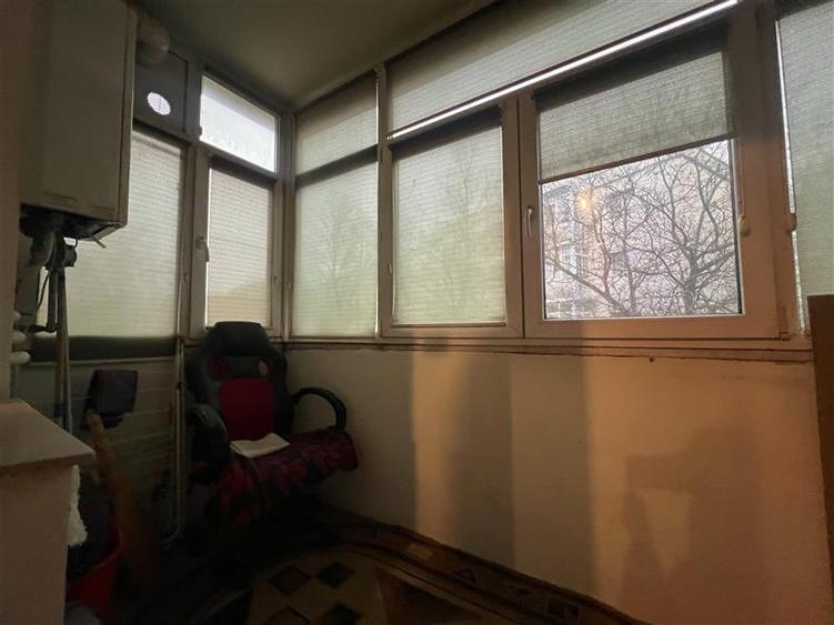 Apartament cu 3 camere decomandat, mobilat în Nicolina