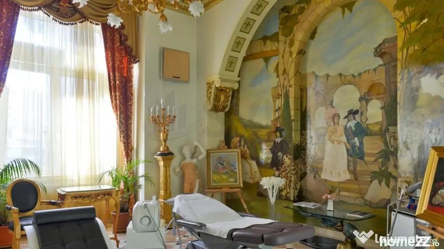 Casă cu 7 camere cu Teren 1125 Mp în Romană
