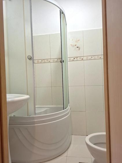 Apartament cu 3 camere semidecomandat, mobilat în Gării
