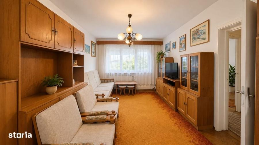 Apartament cu 3 camere semidecomandat în Careiului