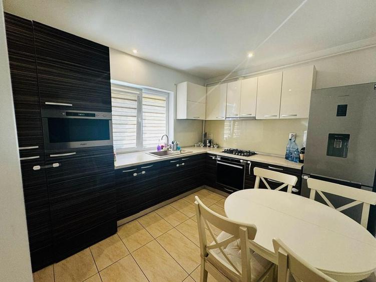 Apartament cu 3 camere decomandat în Ștefăneștii de Jos