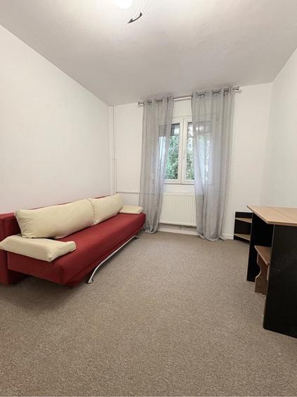 Apartament cu 4 camere semidecomandat în Circumvalațiunii