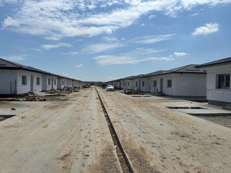 Casă individuală cu 4 camere cu Canalizare în Tunari