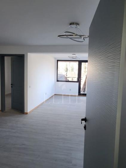 Apartament cu 3 camere semidecomandat, mobilat în Central