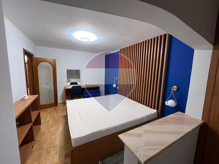 Apartament cu 2 camere decomandat, mobilat în Central
