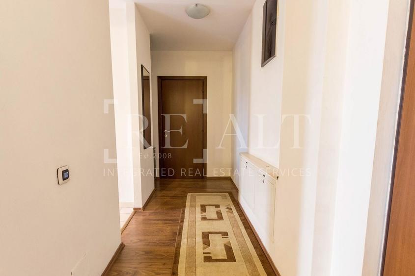 Apartament cu 3 camere semidecomandat, mobilat în Ștefan cel Mare