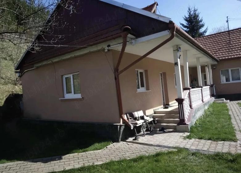 Casă cu 4 camere cu Teren 1900 Mp în Central