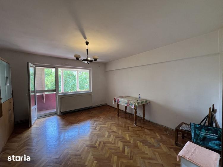 Apartament cu 4 camere în Micro 16