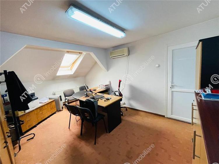 Birou, de 195 mp, în Central