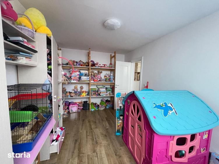 Apartament cu 4 camere decomandat în Rogerius