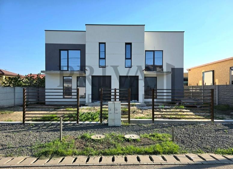 Duplex cu 4 camere cu Canalizare în Dumbrăvița