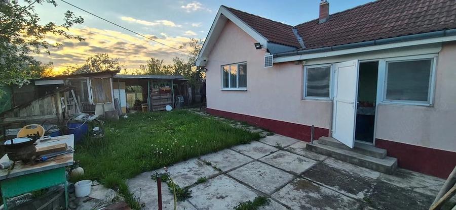 Casă cu 3 camere cu Teren 1900 Mp în Central