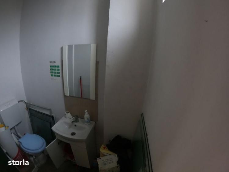 Spațiu comercial, de 70 mp, în Uiești
