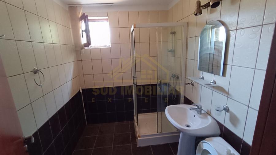 Casă individuală cu 6 camere cu Canalizare în Glina