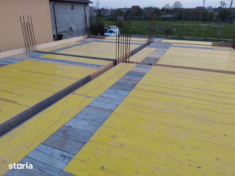 Casă cu 5 camere cu Canalizare în Vest