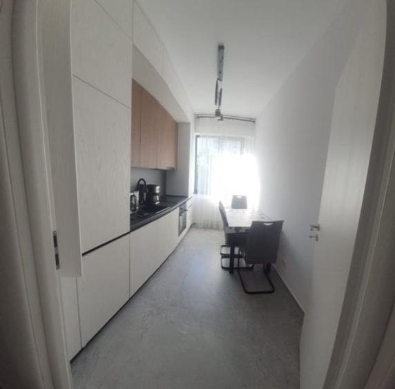 Apartament cu 3 camere decomandat, mobilat în Pajura