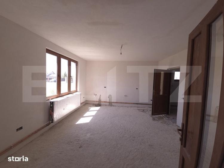 Casă cu 4 camere în Lazuri