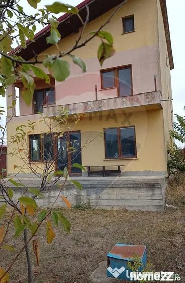 Casă cu 3 camere cu Teren 570 Mp în Săftica