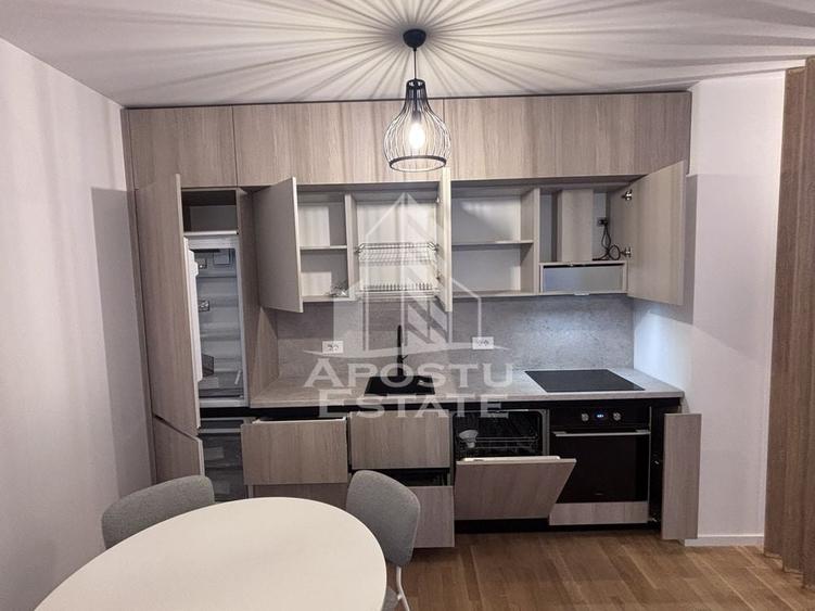 Apartament cu 2 camere semidecomandat, mobilat în Central