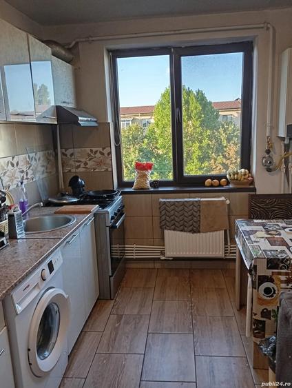 Apartament cu 4 camere semidecomandat în Titulescu