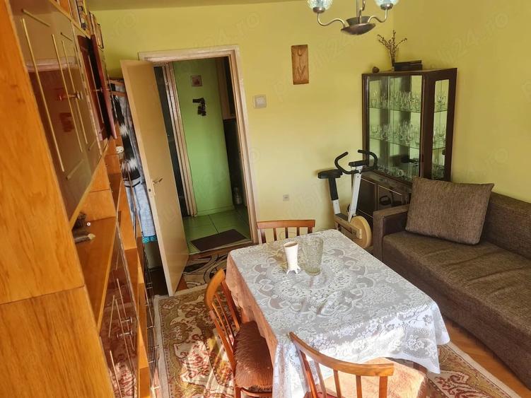 Apartament cu 3 camere semidecomandat în Central