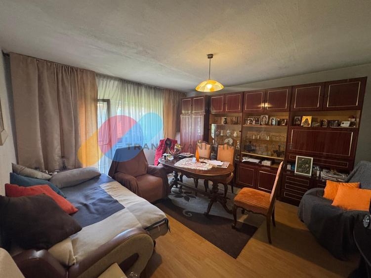Apartament cu 4 camere decomandat în Dâmbul Rotund