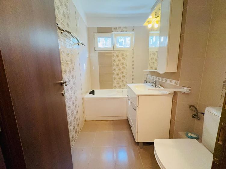 Apartament cu 3 camere semidecomandat în Șagului