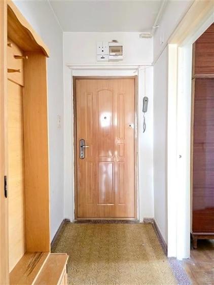Apartament cu 3 camere circular, mobilat în Astra