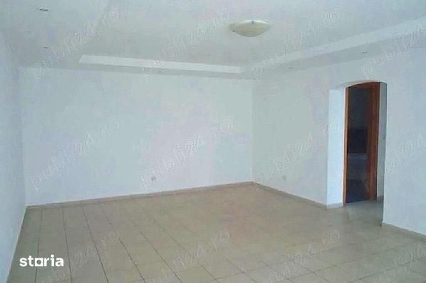 Casă cu 6 camere cu Teren 220 Mp în Vitan
