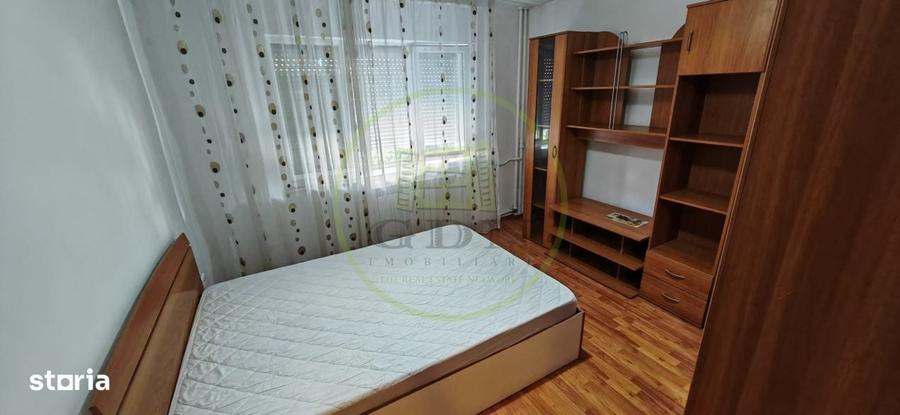 Apartament cu 2 camere semidecomandat în Craiovița Nouă