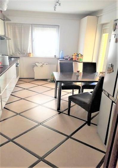 Apartament cu 4 camere decomandat în Bună Ziua