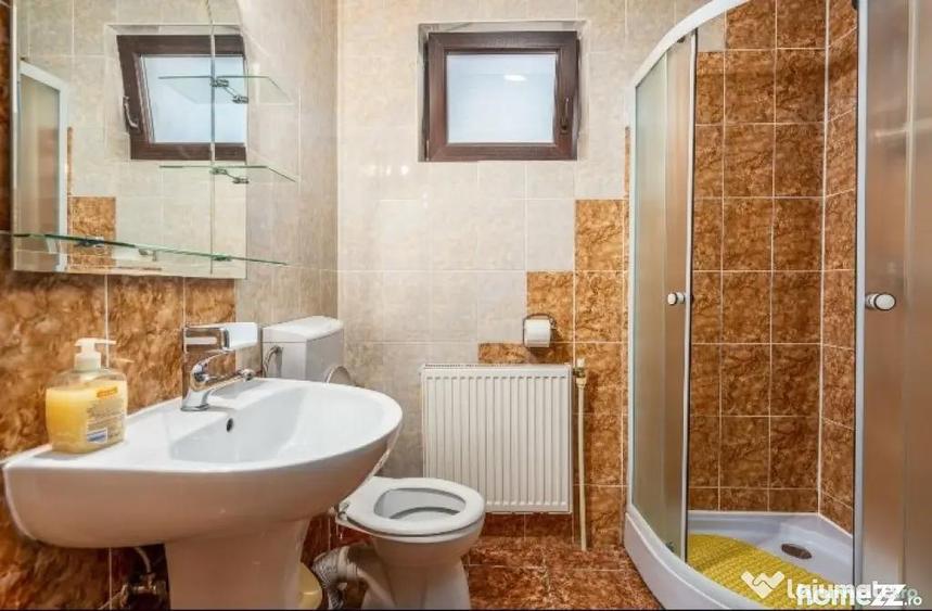 Apartament cu 9 camere decomandat în Mănăstirea Humorului