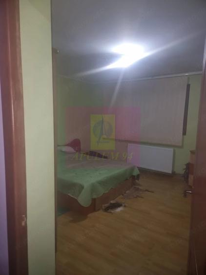 Casă cu 7 camere cu Teren 1500 Mp în Islaz