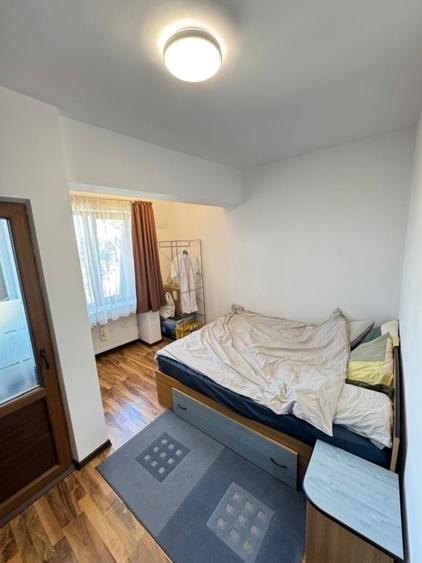 Apartament cu 3 camere semidecomandat în Tătărași