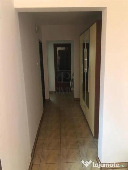 Apartament cu 3 camere decomandat în Lunei