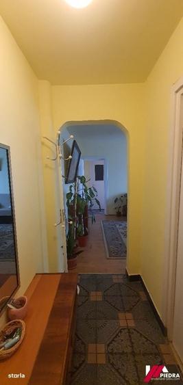 Apartament cu 2 camere decomandat în Cedonia