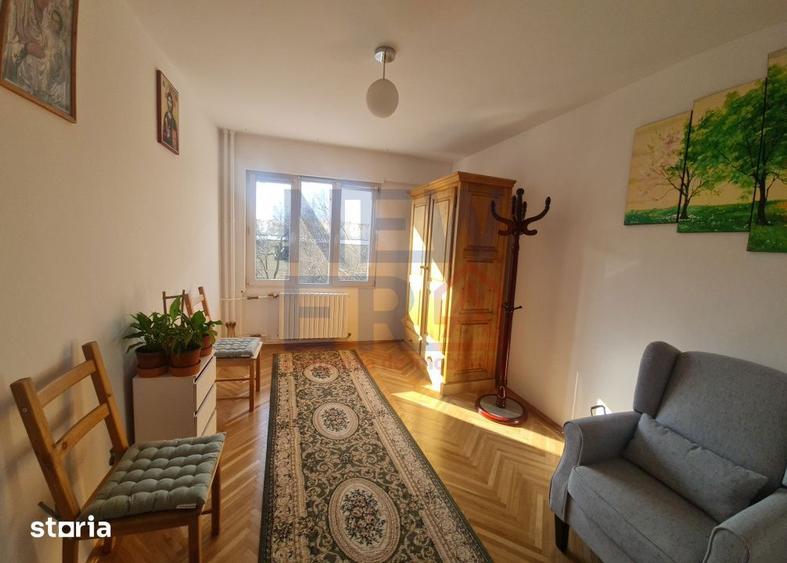 Apartament cu 4 camere decomandat în Dămăroaia