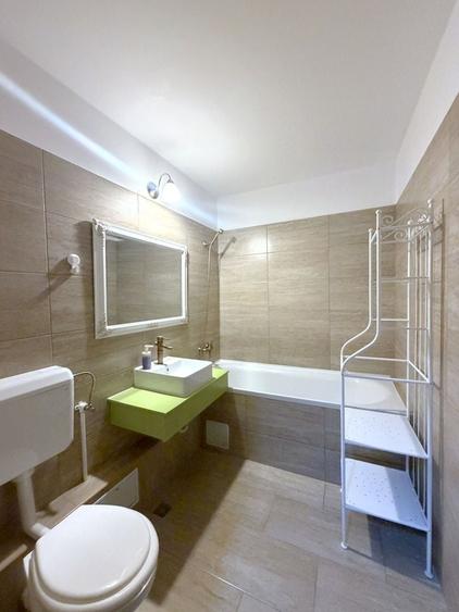 Apartament cu 4 camere semidecomandat, mobilat în Tei