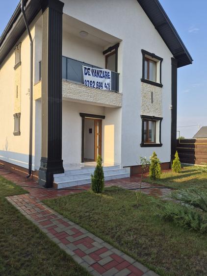 Casă cu 4 camere în Pantelimon