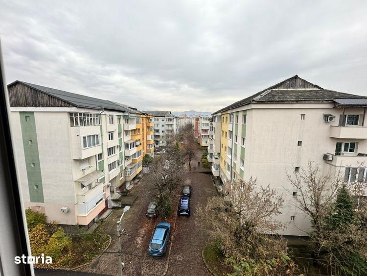 Apartament cu 4 camere decomandat în Central