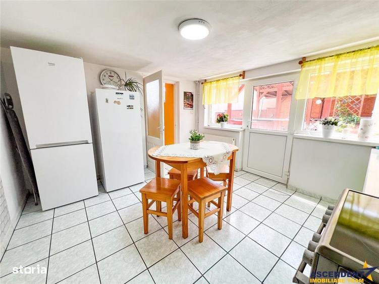 Casă cu 5 camere decomandat cu Garaj în Ilieni
