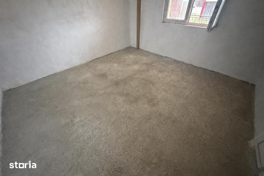 Casă cu 6 camere cu Teren 997 Mp în Filipești