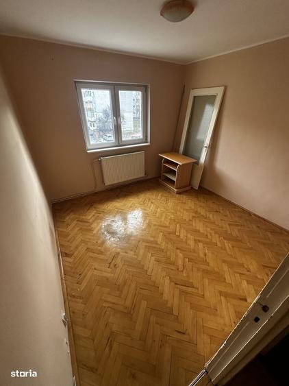 Apartament cu 4 camere decomandat în Central