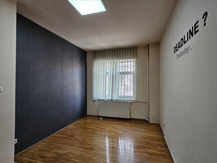 Birou, de 144 mp, în Central