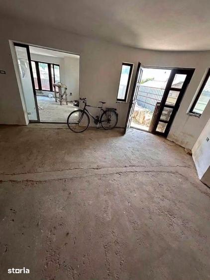 Casă cu 5 camere cu Teren 590 Mp în Central