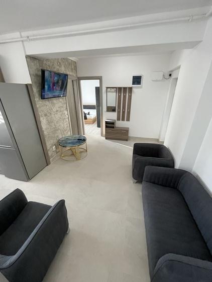 Apartament cu 2 camere decomandat în Calea București