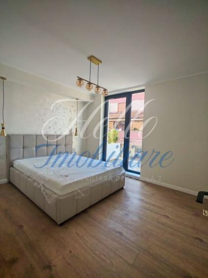 Apartament cu 3 camere semidecomandat în Gruia