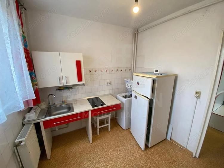 Apartament cu 3 camere semidecomandat în Griviței