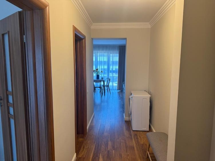 Apartament cu 2 camere semidecomandat, mobilat în Tractorul